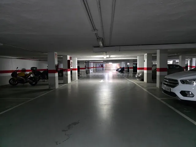 Amplio piso de 157 m2 con terraza, garaje y vistas al Retiro en Jerónimos — 38