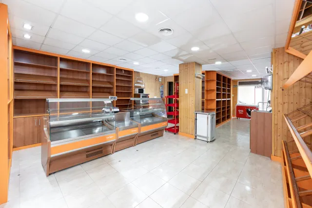 LOCAL COMERCIAL EN EL CHARCÓN — 10