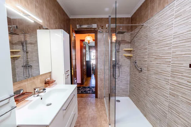 Piso espacioso con terraza y balcón en urbanización privada — 20