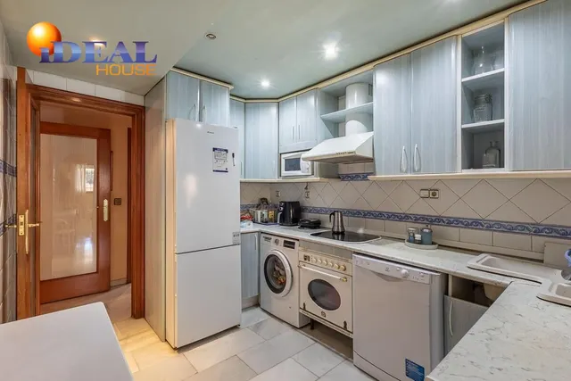 EXCLUSIVO PISO CON JARDÍN PRIVATIVO EN UNA DE LAS MEJORES URBANIZACIONES DE GRANADA — 26