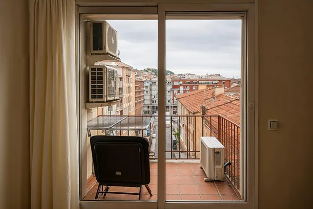 PISO CÉNTRICO CON BALCÓN, ASCENSOR Y UBICACIÓN PRIVILEGIADA — 9