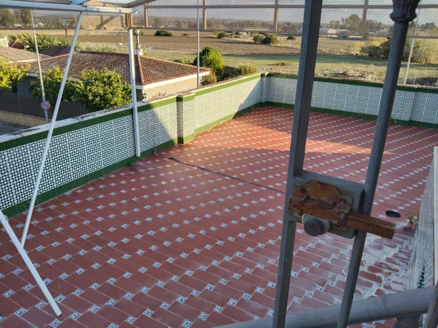 SE VENDE CHALET EN ZONA NORTE — 25