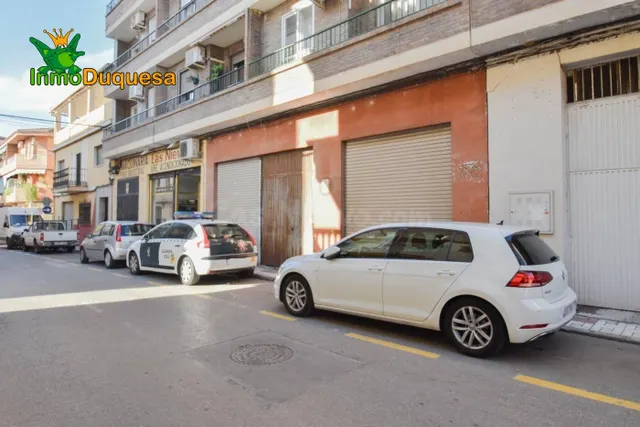 Local en bruto situado junto a la Avenida principal. Maracen - foto 4