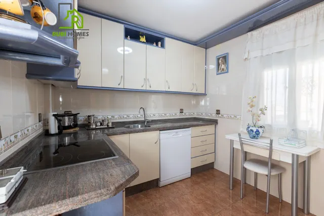 Casa independiente a 5 minutos de Granada en buen estado para entrar a vivir — 29