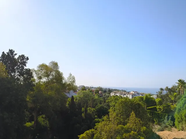 Terreno con vistas al mar en Hacienda Las Chapas, Marbella