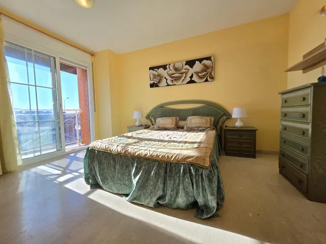 Chalet esquinero adosado en Vilafortuny — 26
