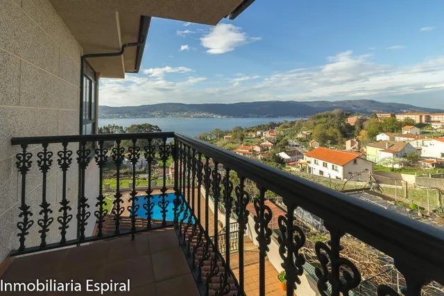 ¡Impresionante Chalet Familiar en Mogor, Marín! — 20