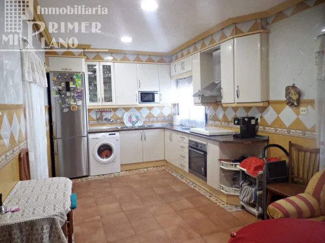 *CASA, TOTALMENTE AMUEBLADA, DE DOS PLANTAS EN VENTA EN TOME