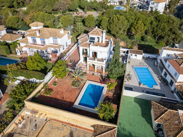 Villa de 5 dormitorios en Arroyo de la Miel, Benalmádena, Co - foto 4