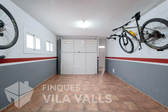Casa esquinera con jardín privado y estilo inigualable — 43