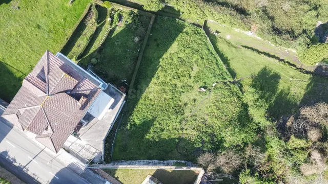 Parcela urbana de 784 m2 para dos chalets adosados con todos - foto 2