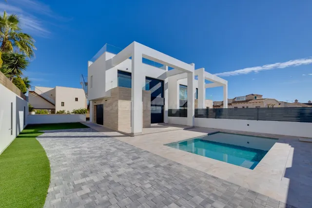 Chalet en Torrevieja, Costa Blanca, con piscina privada y vi - foto 2