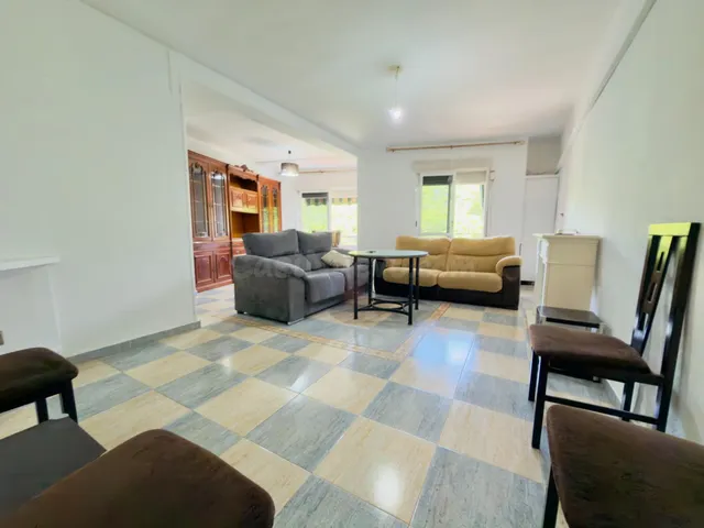 Amplio piso con terraza, 3 dormitorios y posibilidad de 4 en Av. Barcelona – Viñuela – Rescatado — 5
