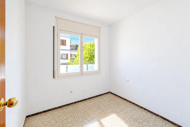 AMPLIO PISO CON TERRAZA EN EL POBLE SEC — 25