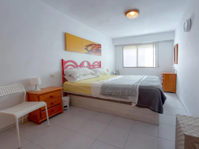 Amplio apartamento con 3 dormitorios y gran terraza con vistas a la piscina + Garaje incluido en el precio — 21