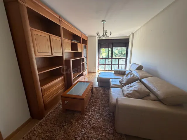 Piso de 3 habitaciones en alquiler en el centro de Nava - foto 3
