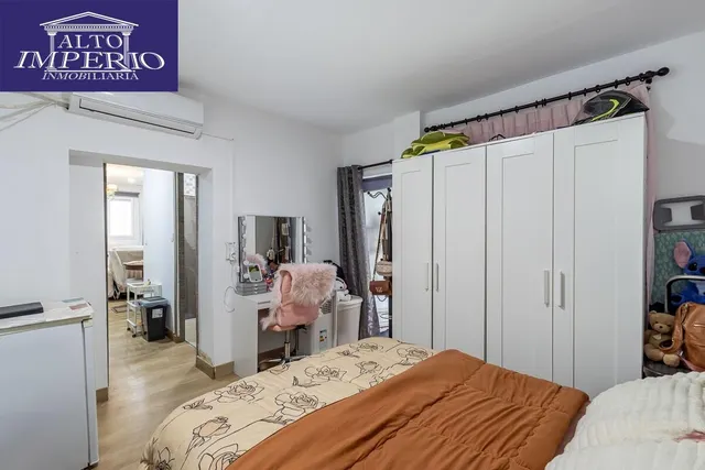 Local adaptado a vivienda en el Zaidin. — 11