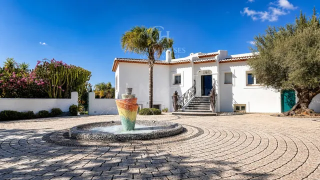 VILLA SOLANA · ARQUITECTURA BLANCA ENTRE JARDINES Y MONTGO - foto 5