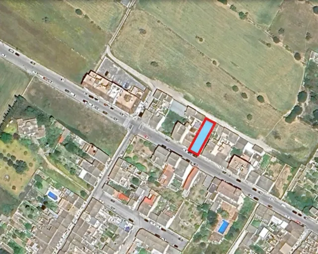 Solar urbano con posibilidad de construir hasta 3 viviendas  - foto 2