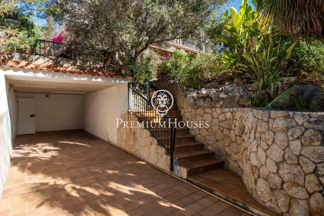 Casa independiente con piscina y jardín en Vallpineda — 40