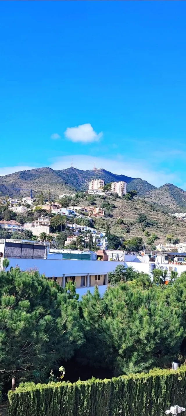 *OPORTUNIDAD DE INVERSIÓN EN TORREQUEBRADA: ESTUDIO CON VISTAS Y PISCINA — 2
