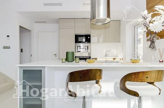 MARAVILLOSO CHALET CON JARDÍN, PISCINA Y GARAJE — 12