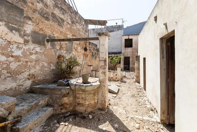 ADOSADO CON PATIO EN EL CENTRO DE LLUCMAJOR PARA REFORMAR — 16