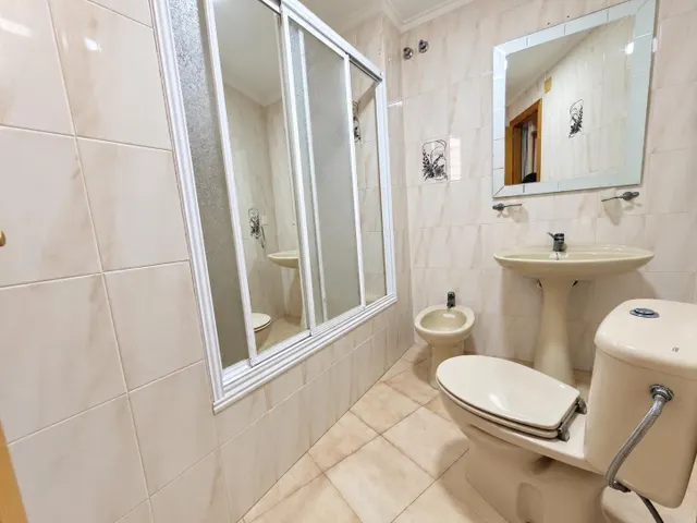 Amplio piso de 3 habitaciones junto a la Glorieta y el puerto de Santa Pola — 31