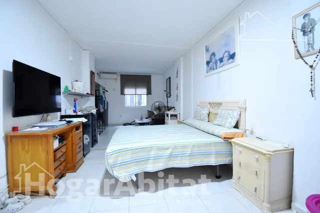 MUY AMPLIO CON 5 DORMITORIOS Y TERRAZA EN CENTRO — 16