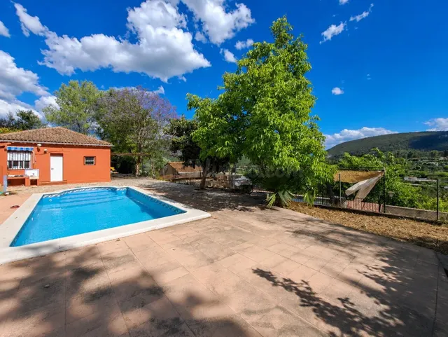 CHALET SOBRE PARCELA URBANA CON VISTAS PANORÁMICAS - foto 4