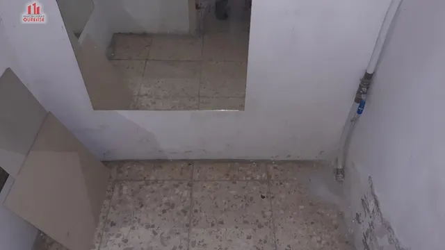 Local comercial sito en el couto, cerca de fátima. — 8