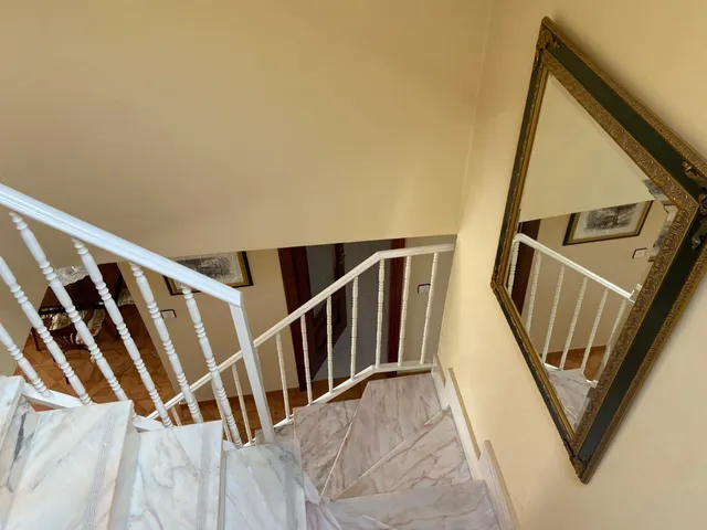 SE VENDE DÚPLEX AMUEBLADO. COCINA, SALÓN, 3 HAB., 2 BAÑOS, TRASTERO Y PLAZA DE GARAJE. — 21