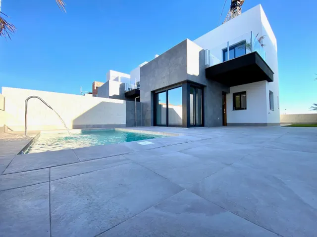 SOL8VIDAL SELLS VILLA IN TORREVIEJA — 18