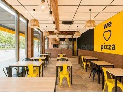 Traspaso de excelente negocio (actualmente pizzeria) en la crta. principal de entrada a Girona
