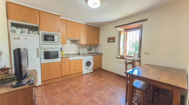 Caserío adosado con 16.277 m2 de terreno a un paso de Donostia — 7