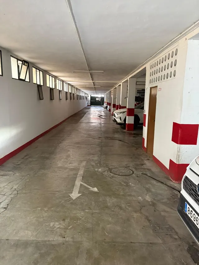 GARAJE Y TRASTERO EN TRIANA — 2