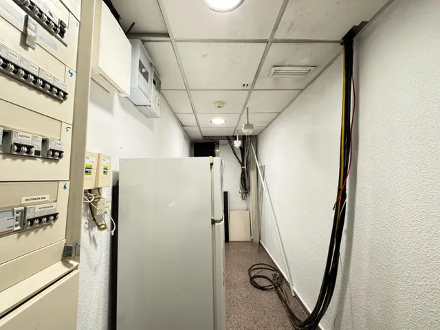 AMPLIA OFICINA REFORMADA EN MAGNÍFICA UBICACIÓN — 12