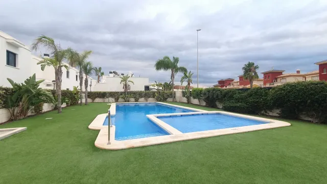 Chalet (Pareado) en venta en Cabo de la Nao, Res. Tabora