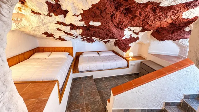 Finca exclusiva en Vilaflor · 2 viviendas, viñedo, bodega y piscina — 74