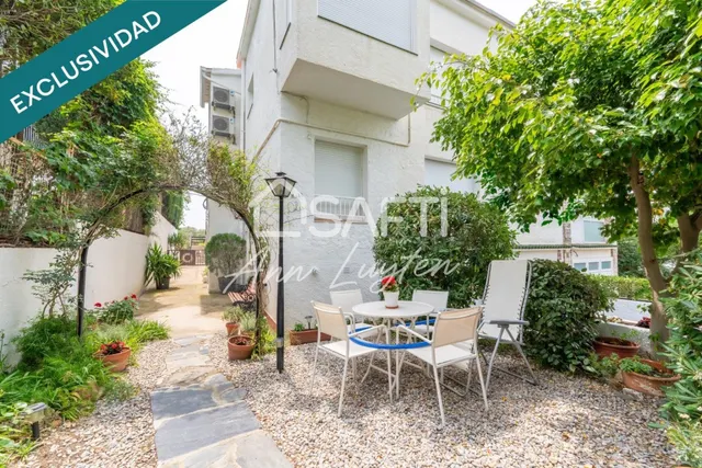 Piso renovado con garaje privado 100m playa de Roses - foto 3