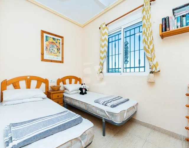 GRAN BUNGALOW EN LOS ALTOS ORIHUELA: 2 HAB, 1 BAÑO — 7