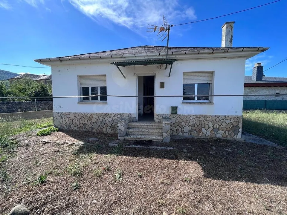 SE VENDE CASA CON TERRENO DE 500 M2 EN VILELA. VILLAFRANCA DEL BIERZO
