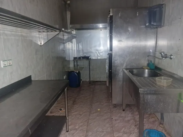 Se vende local en calle Pedro Andreu de Valencia — 7