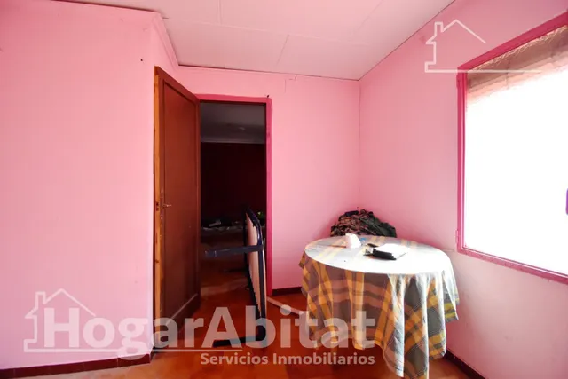 ¡ECONOMICA! AMPLIA CASA CON TERRAZA Y CON MUCHAS POSIBILIDADES — 14
