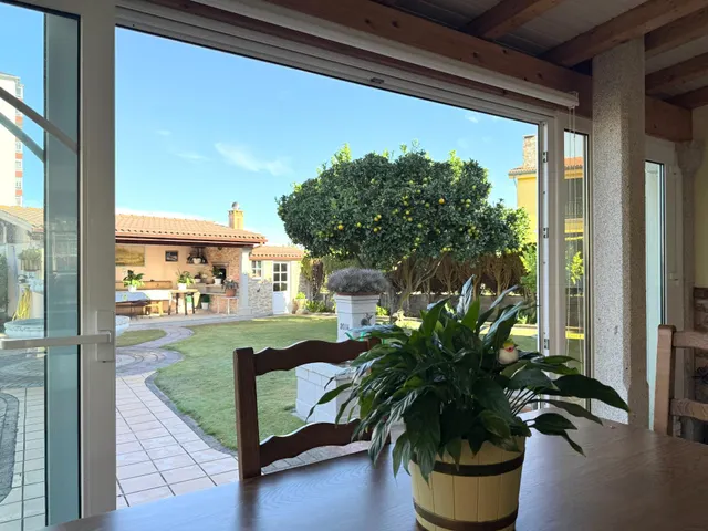 Casa con cuatro dormitorios, terrazas y amplio garaje en Oleiros — 31