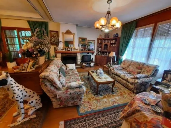 Magnifico chalet cercano al casco urbano — 23
