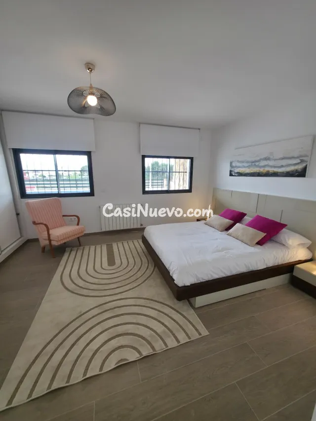 Villa independiente de 5 dormitorios con piscina y opción de - foto 4