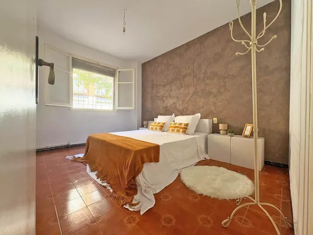 Piso exterior en planta baja con gran patio privado en Terrassa — 11