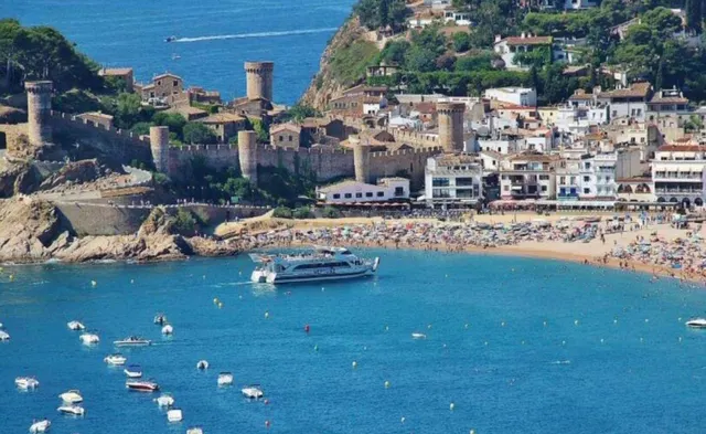 � Edificio en venta – Tossa de Mar (Costa Brava) - foto 3
