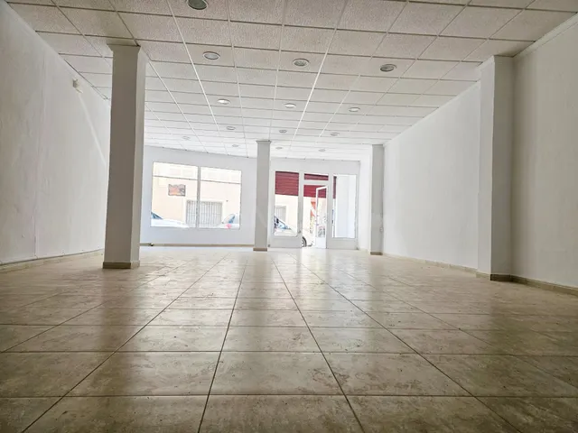 Local comercial en venta en muy buena zona